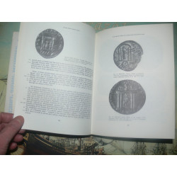 Price, M.: Coins and their cities: Architecture on the ancient coins of Greece 1977