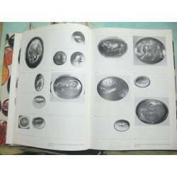 Maaskant-Kleibrink Catalogue engraved gems in the Royal Coin Cabinet, The Hague: Greek, Etruscan and Roman